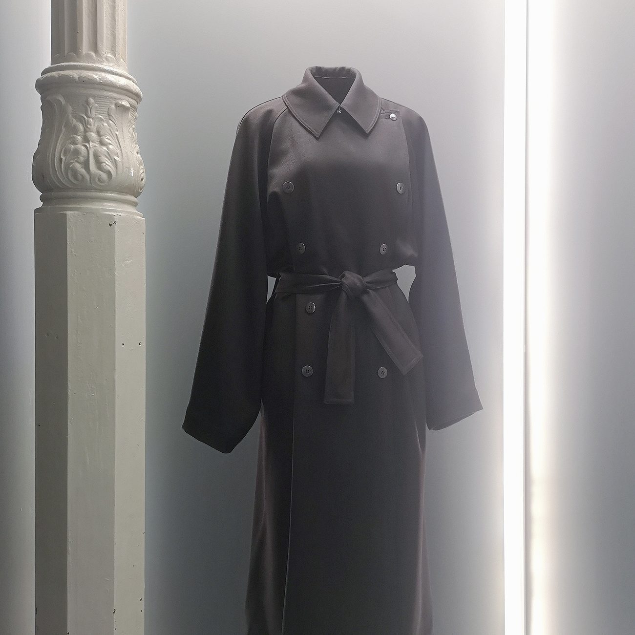 Alaïa / Winter Collection / Double-breasted Trench / 1986