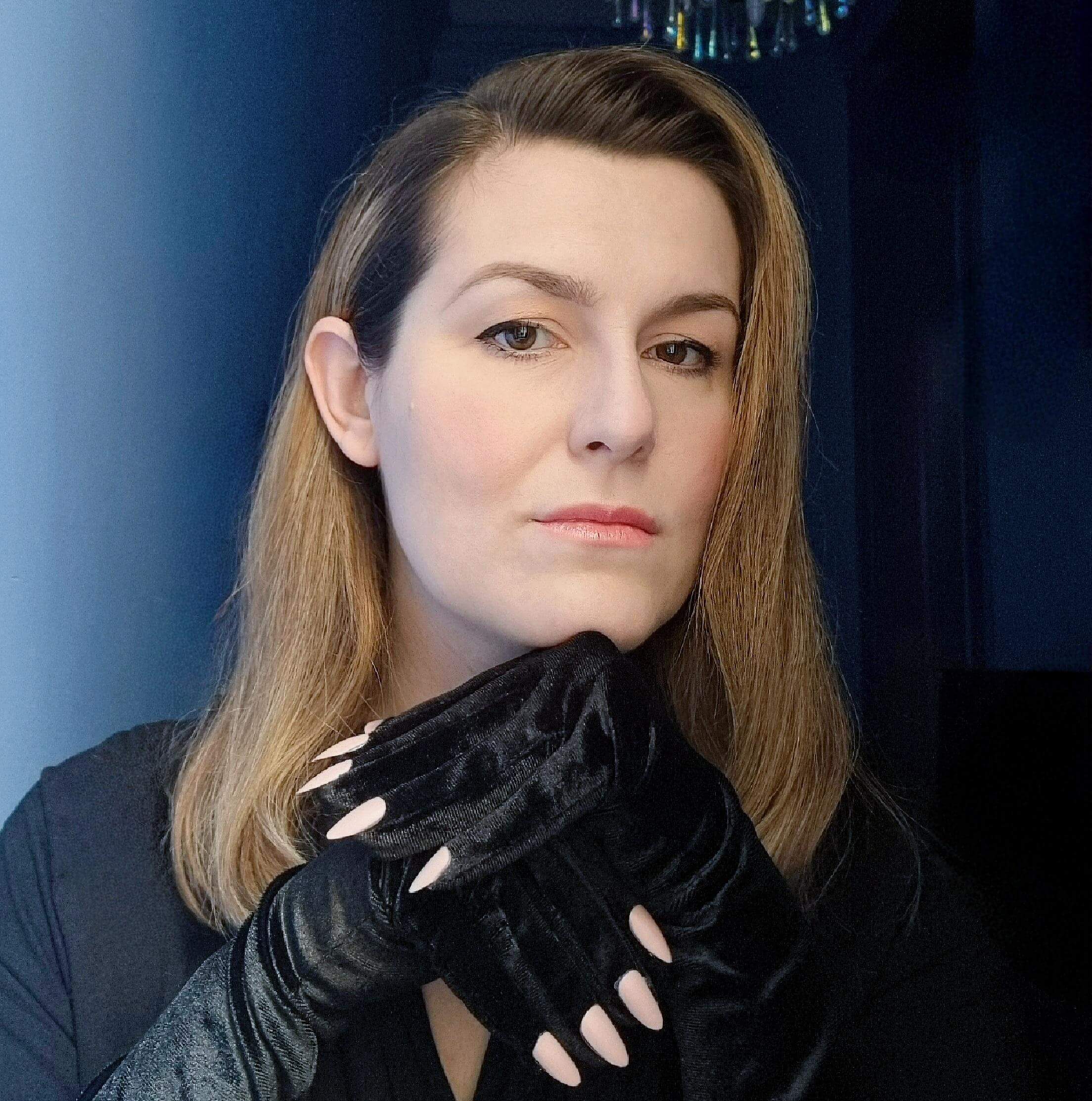 Surreal gloves inspired by Elsa Schiaparelli / (c) Ivana Novoselac
