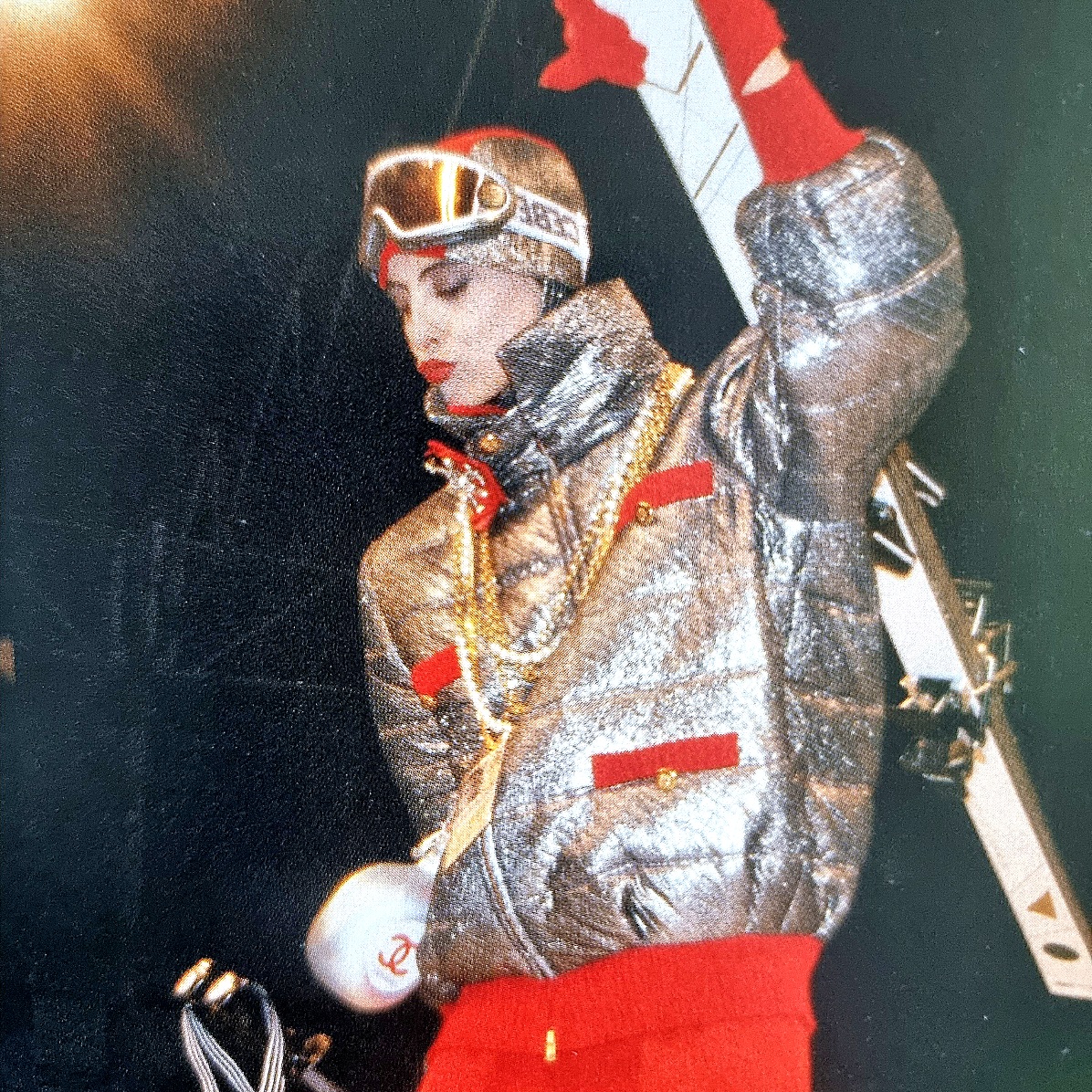 CHANEL look / Autumn/Winter 1984-85 Prêt-à-porter / CHANEL Catwalk. Karl Lagerfeld - die Kollektionen / München, London, New York, 2016.