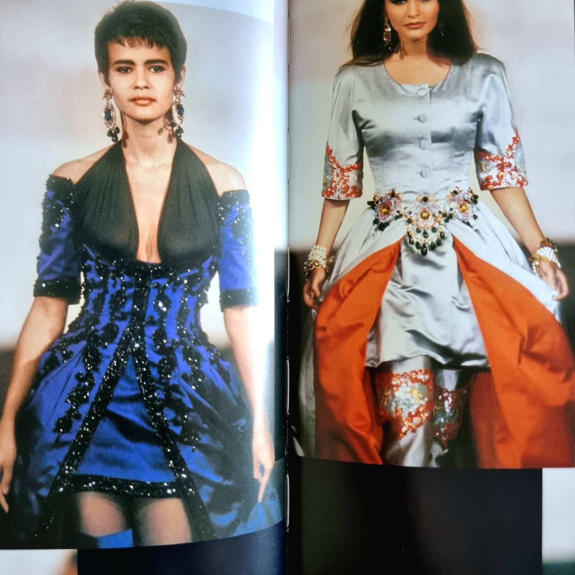 CHANEL look / Autumn/Winter 1990-91 Haute Couture / CHANEL Catwalk. Karl Lagerfeld - die Kollektionen / München, London, New York, 2016.
