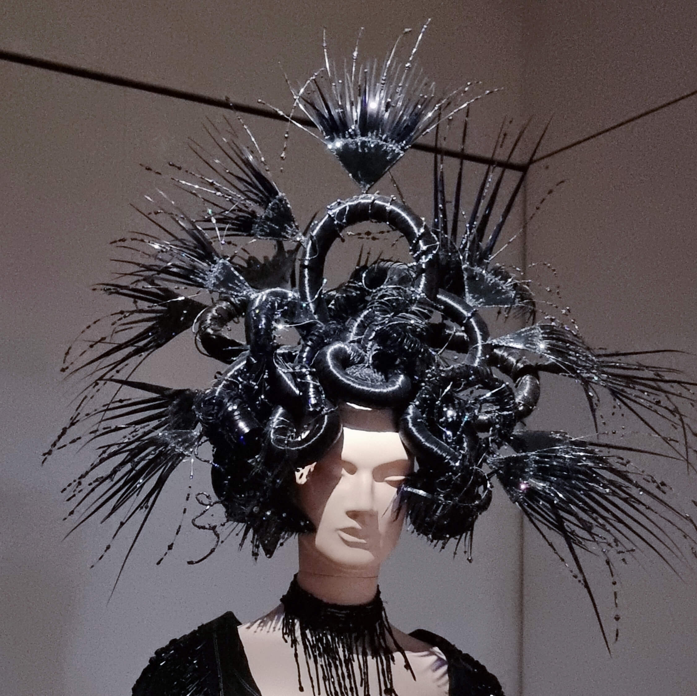 Thierry Mugler fashion detail, exhibition view COUTURISSIME, Musée des Arts décoratifs, 2022