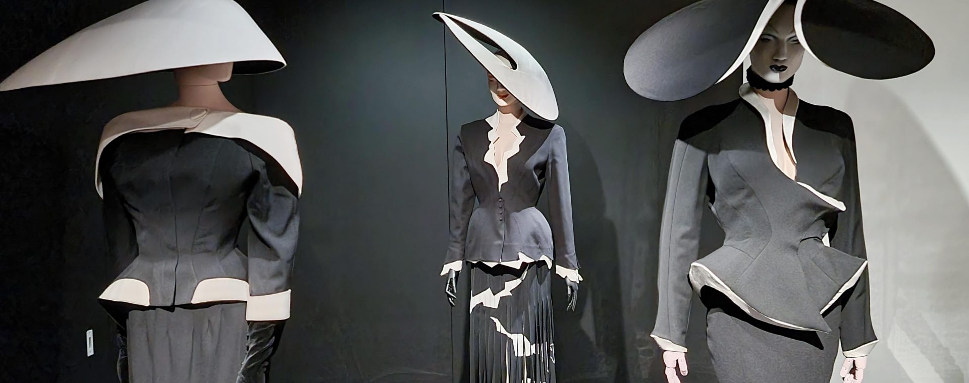 Thierry Mugler fashion, exhibition view COUTURISSIME, Musée des Arts décoratifs, 2022