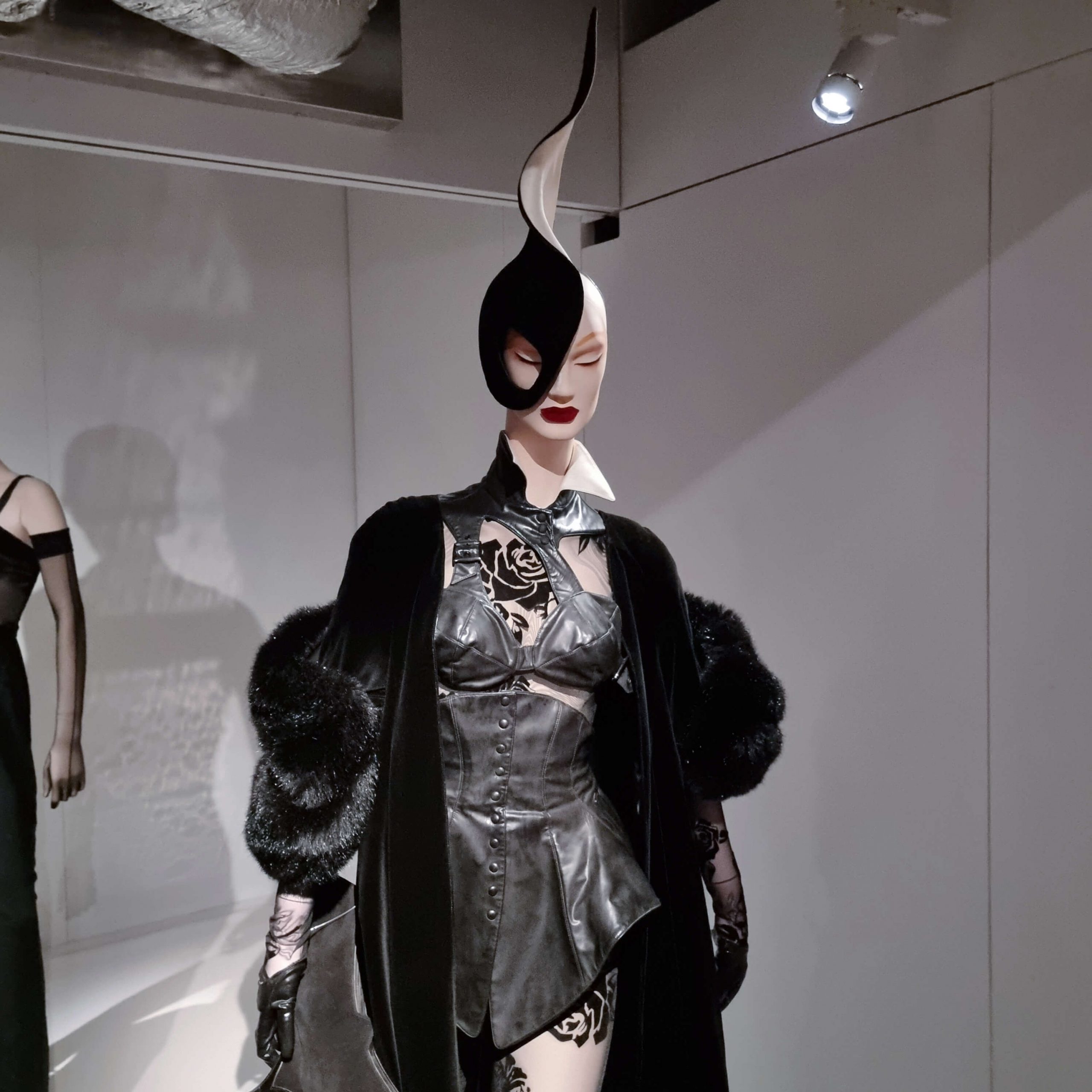 Thierry Mugler fashion, exhibition view COUTURISSIME, Musée des Arts décoratifs, 2022