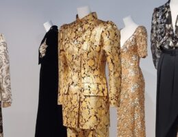 GOLD / Exhibition view / Musée Yves Saint Laurent / 2023 / Fashion © Yves Saint Laurent / Photo © Ivana Novoselac