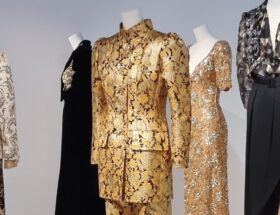 GOLD / Exhibition view / Musée Yves Saint Laurent / 2023 / Fashion © Yves Saint Laurent / Photo © Ivana Novoselac