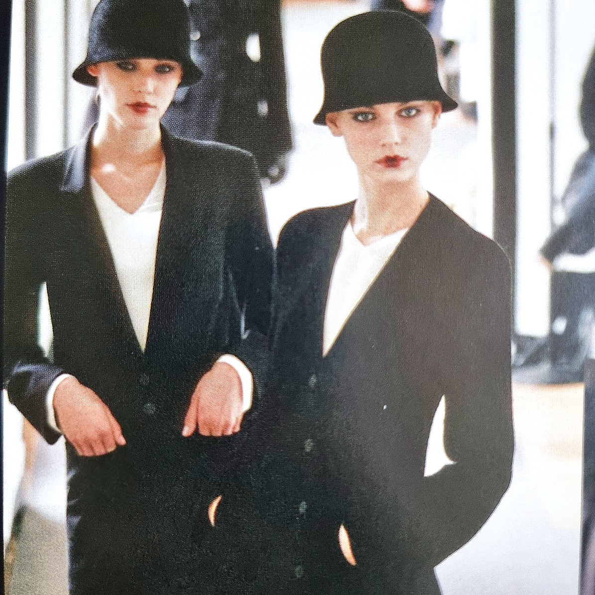 CHANEL look / Autumn/Winter 1998-99 Prêt-à-porter / CHANEL Catwalk. Karl Lagerfeld - die Kollektionen / München, London, New York, 2016.